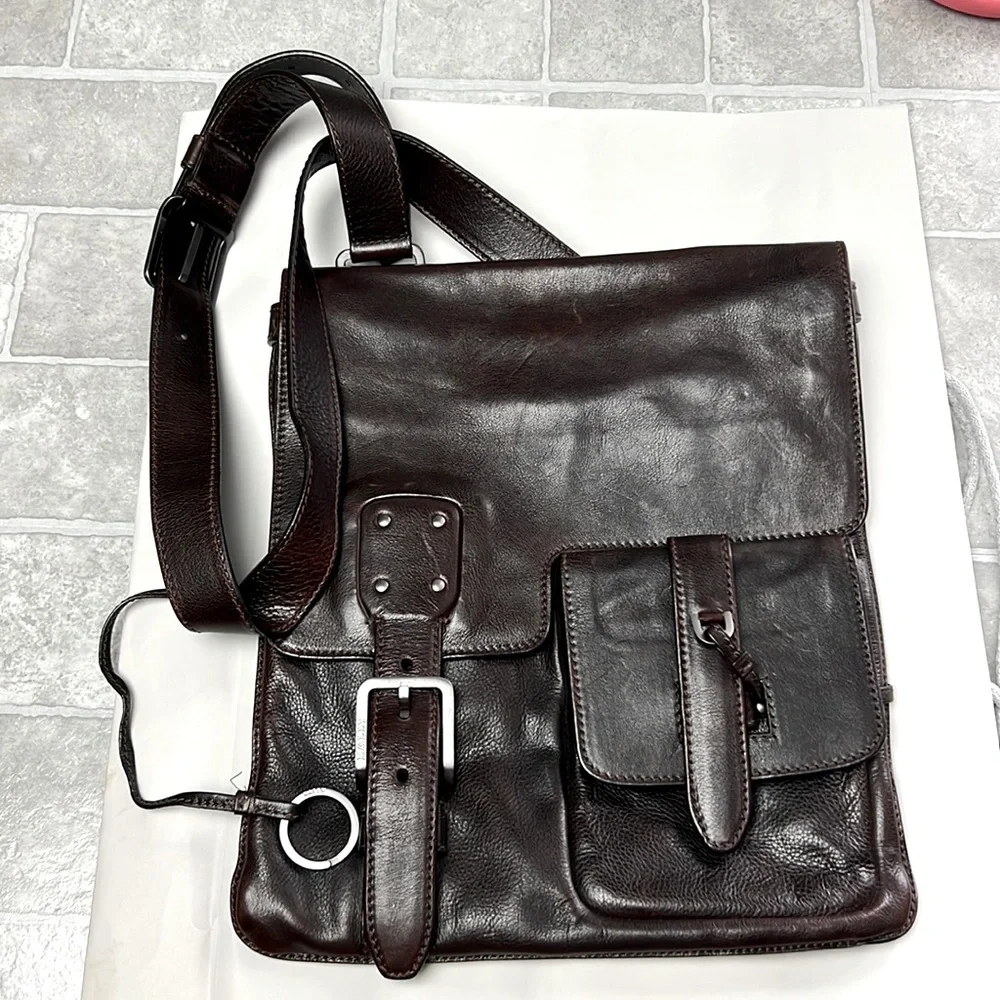 BALLY Leather Flat Messenger Bag Men Unisex Durable Large Dark Brown Auth.